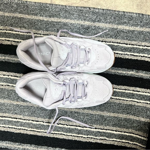 Vionic Sneakers - Picture 4 of 8